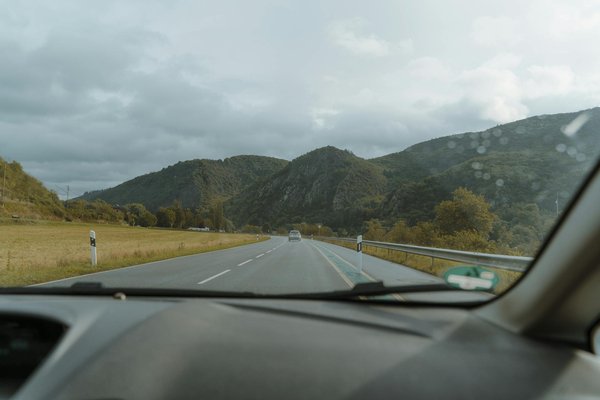 Quels sont les avantages des systèmes de refroidissement liquide pour les moteurs électriques?