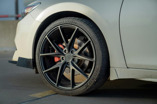 Comment les systèmes de freinage adaptatifs fonctionnent-ils pour les véhicules de grande taille?